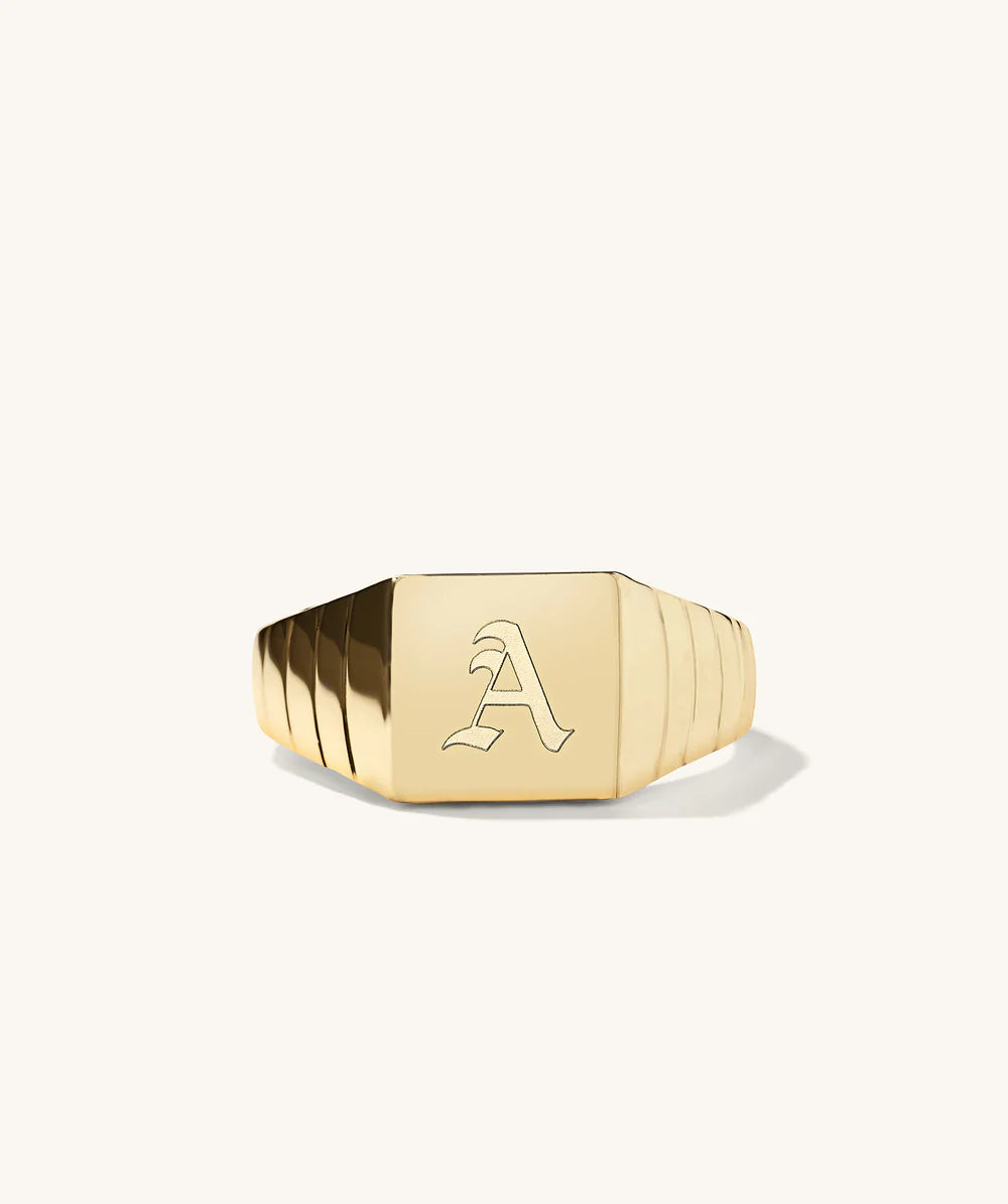 SQUARE SIGNET GOLD RING - SIZE 8 - MENS